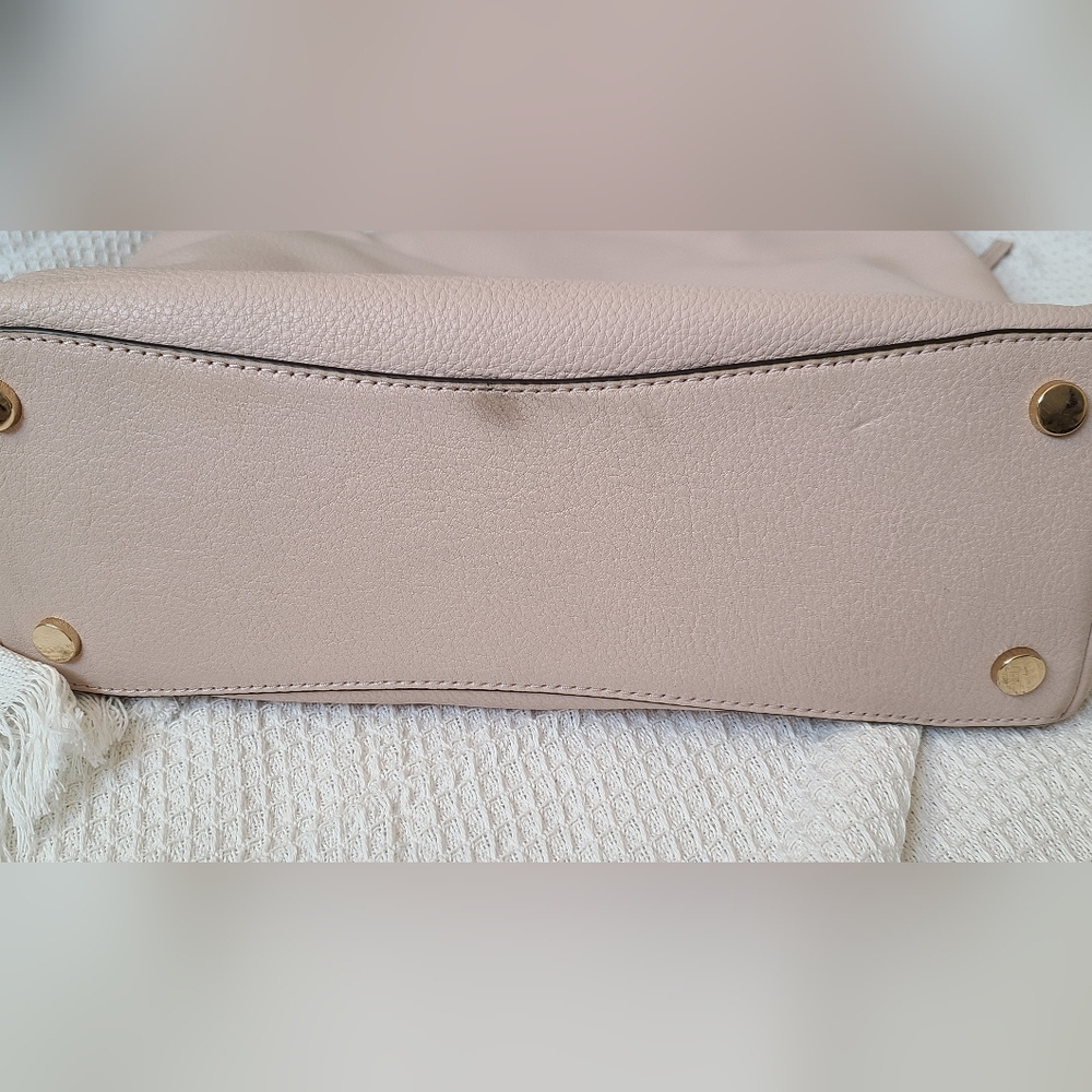 Michael Kors Evie large pebbled leather hobo shoulder bag in a soft pink - Picture 8 of 12